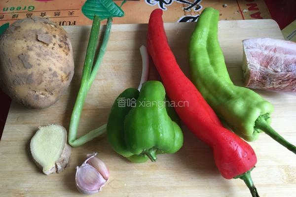 彩椒土豆丝的做法图解1