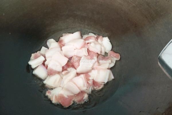 手撕包菜小炒肉的做法图解3