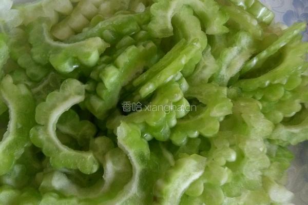 凉拌苦瓜的做法图解2