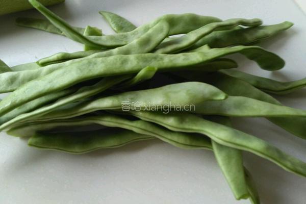 五花肉炒豆角的做法图解1