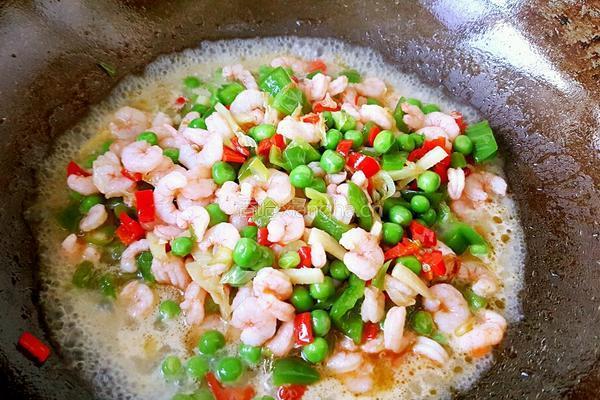 青豆炒虾仁的做法图解10