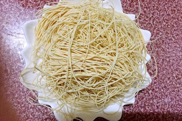 卷心菜炒面线的做法图解3