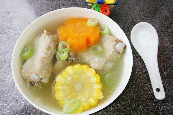 胡萝卜玉米排骨汤的做法图解10