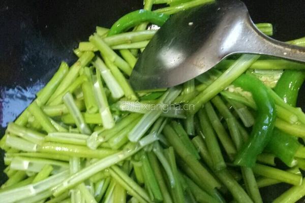 辣炒空心菜梗的做法图解4