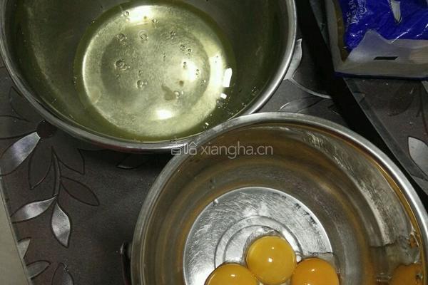 果酱瑞士卷的做法图解1