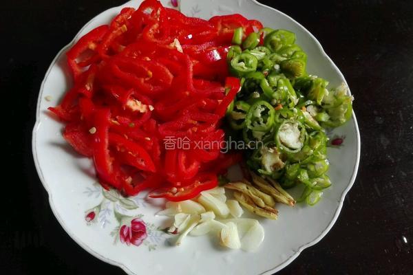 彩椒小鱼干的做法图解3