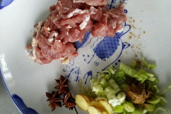 瘦肉炖豆角的做法图解1