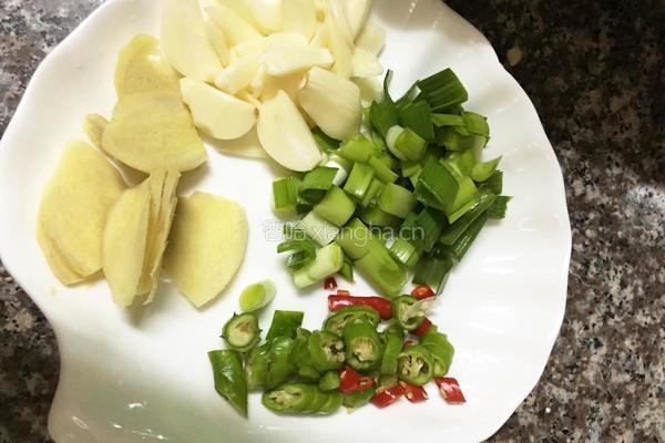 家乡豆腐煮草鱼的做法图解2