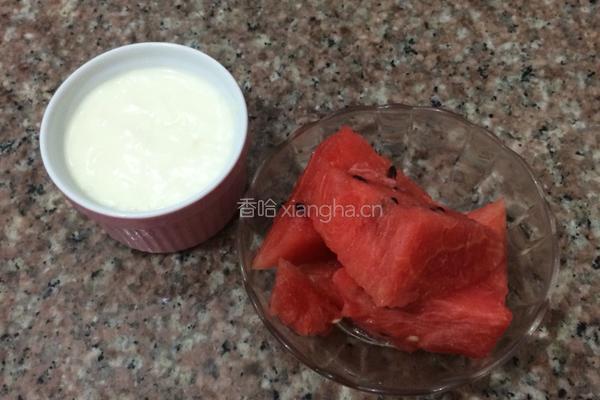 西瓜酸奶杯的做法图解2