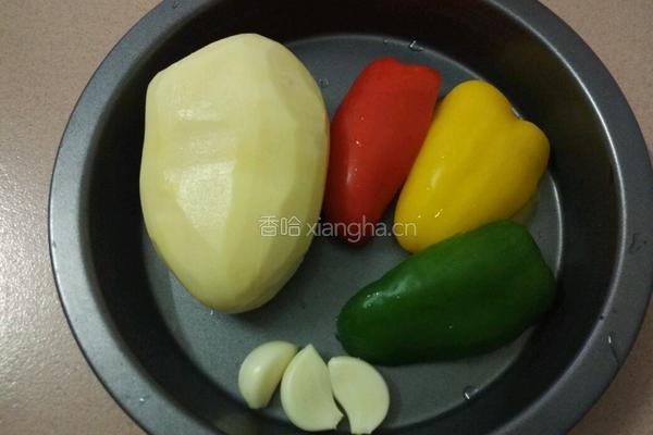 彩椒炒土豆的做法图解1
