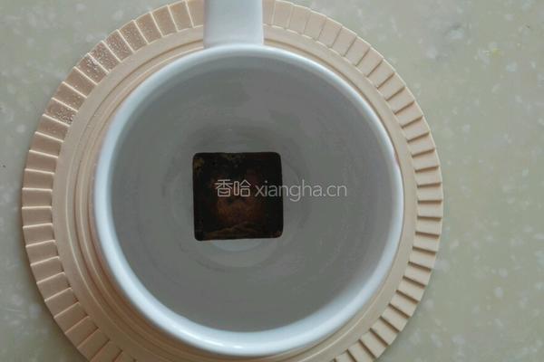 金边玫瑰黑糖姜茶的做法图解1
