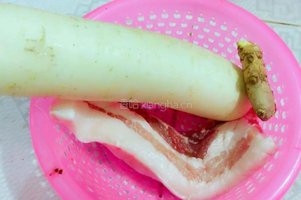 五花肉炒咸萝卜的做法图解1