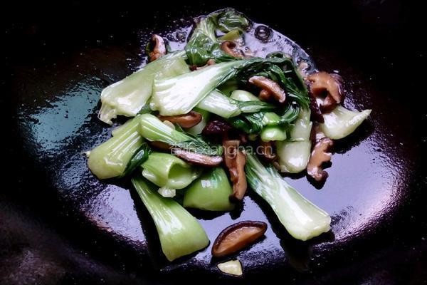 香菇炒白菜的做法图解4
