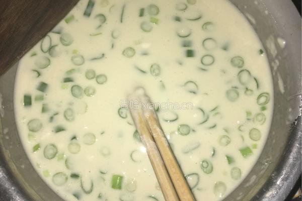 葱花鸡蛋煎饼的做法图解1