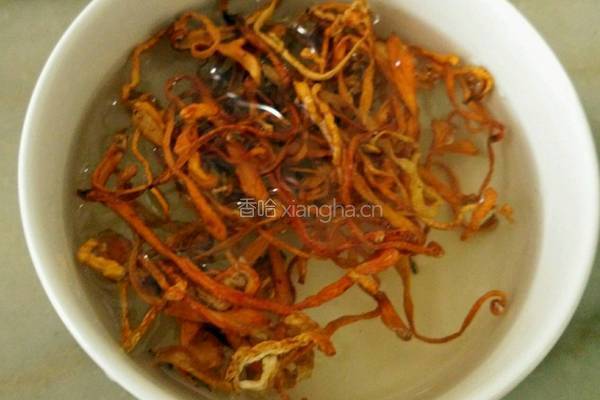 虫草花蒸太阳鱼的做法图解1