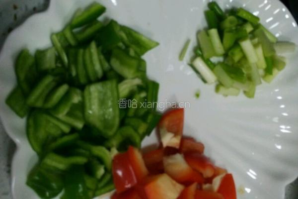 彩椒藕丁的做法图解1