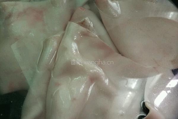 肉皮冻的做法图解2