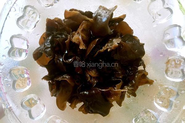洋葱炒青椒木耳的做法图解3