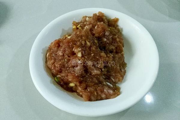 猪肉大米丸子的做法图解1