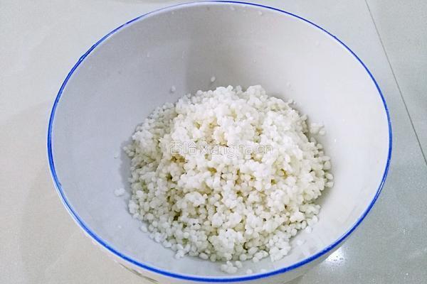 猪肉大米丸子的做法图解2