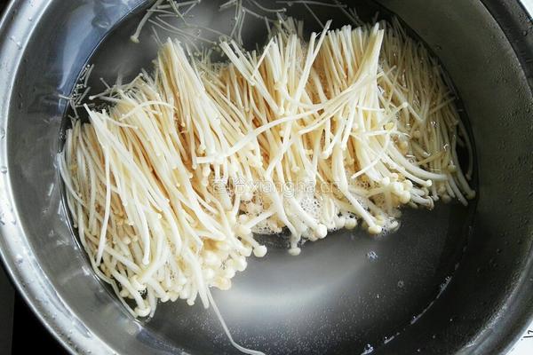 凉拌金针菇的做法图解2