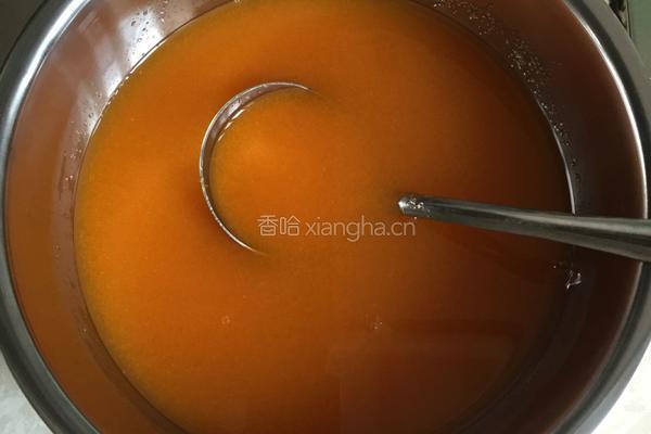 胡萝卜汁鸡蛋饼的做法图解1