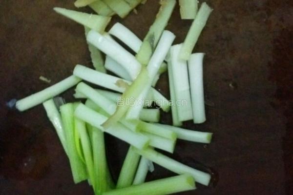 平菇鲫鱼汤的做法图解2