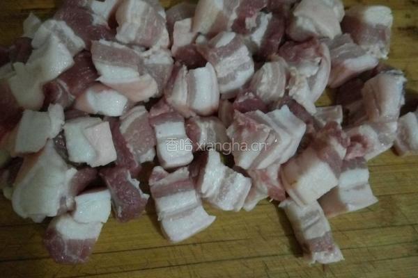 红烧肉炖土豆的做法图解1