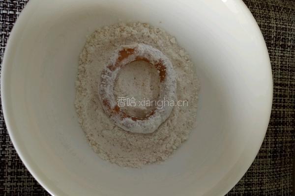 酥炸鱿鱼圈的做法图解3