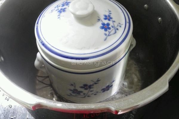 薏米银耳百合冰糖炖猪心的做法图解8