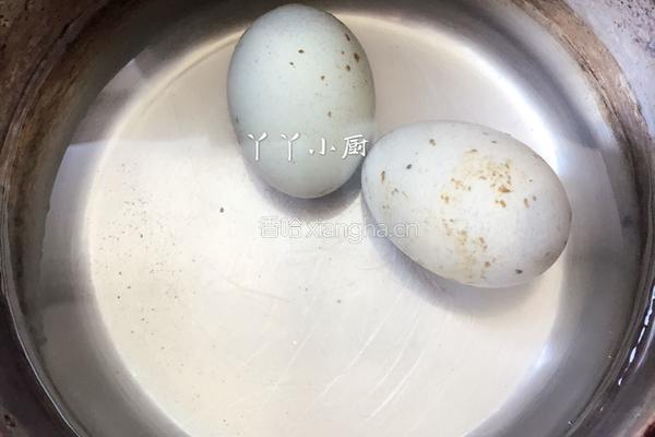 烧椒皮蛋茄条的做法图解2
