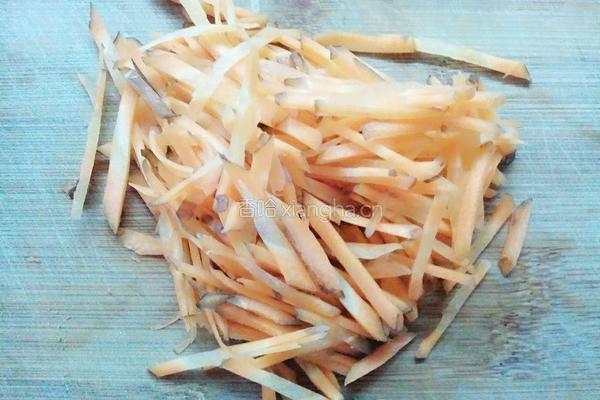 韭菜炒绿豆牙的做法图解3
