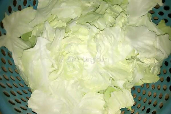酸辣包菜的做法图解1