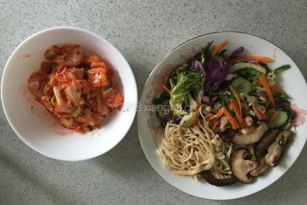 泡菜五花肉滑蛋石锅拌饭的做法图解2