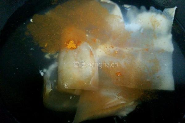 大蒜辣椒蒸猪皮的做法图解2