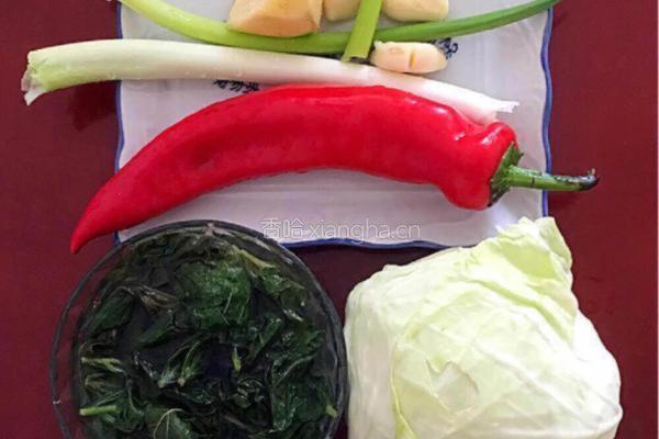 手撕卷心菜的做法图解1