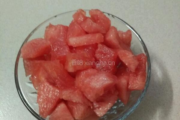 鲜榨西瓜汁的做法图解1