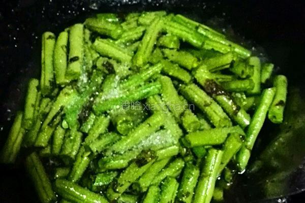 橄榄菜炒四季豆的做法图解5