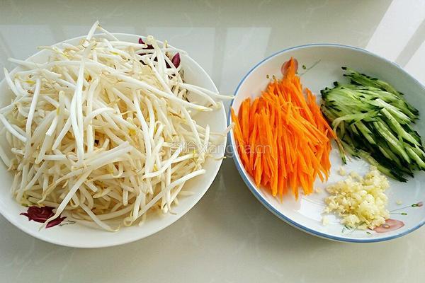 凉拌绿豆芽的做法图解1