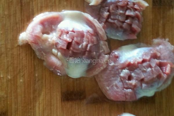 爆炒鸡胗的做法图解1