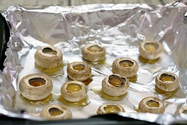 低脂奶油蘑菇酱配鸡腿肉的做法图解2