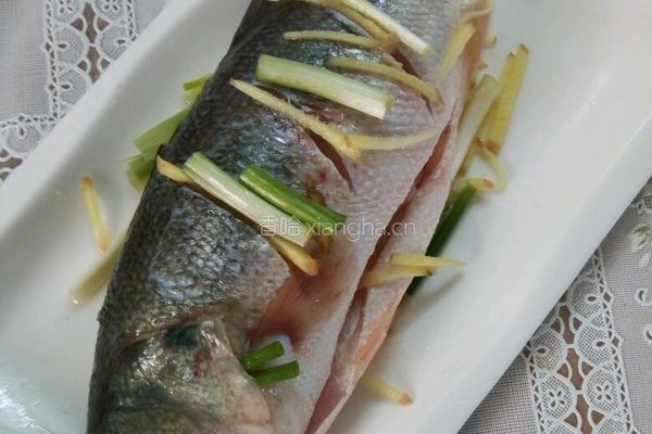 清蒸鲈鱼的做法图解2