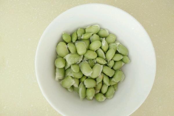 双椒茭白的做法图解2