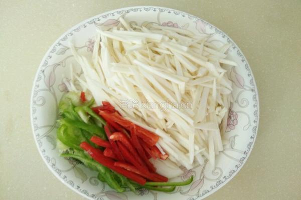 双椒茭白的做法图解3