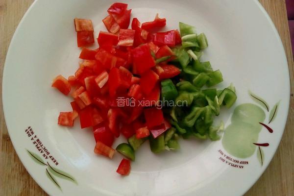 双椒鸡蛋炒饭的做法图解2