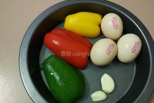 彩椒炒鸡蛋的做法图解1