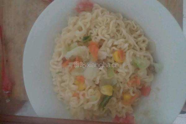 火腿炒面的做法图解2