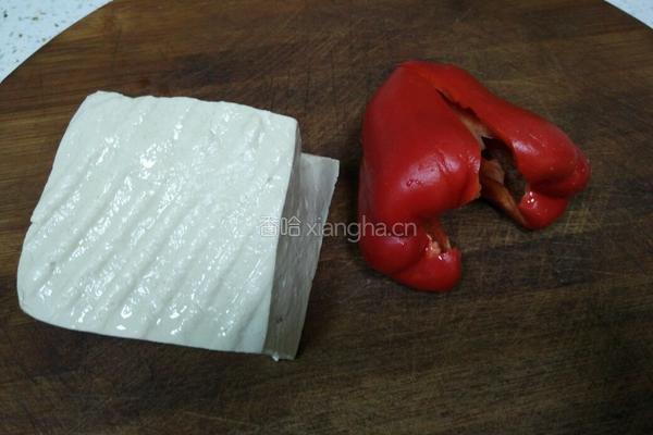 彩椒豆腐的做法图解1