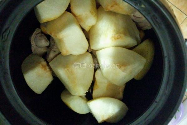 无花果雪梨瘦肉汤的做法图解6