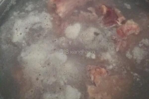 白萝卜牛仔骨汤的做法图解2